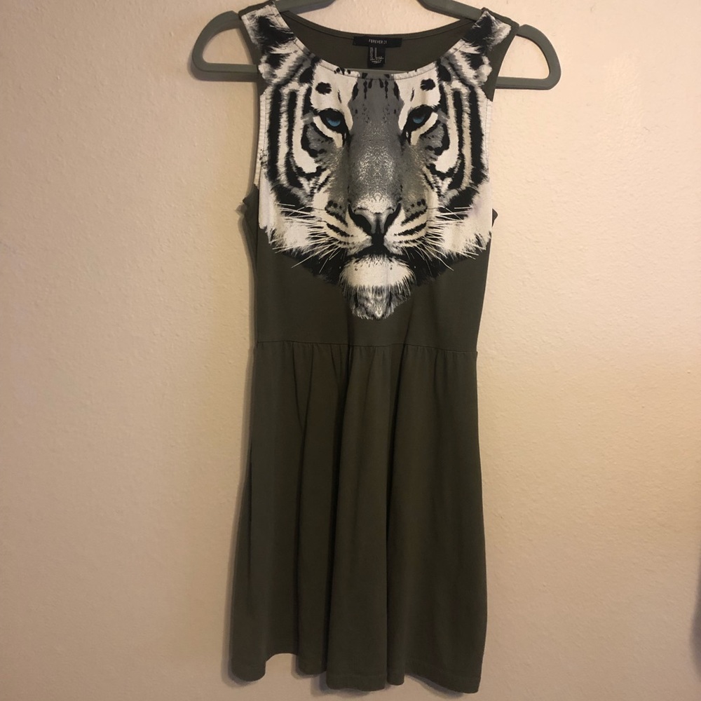 Size medium forever 21 olive snowcat cotton dress